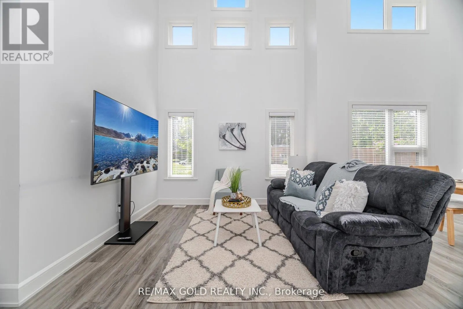 1 - 110 FERGUS AVENUE