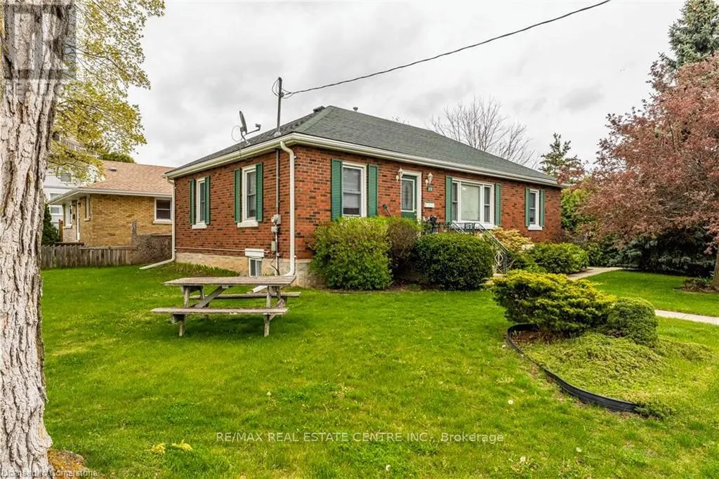 B - 89 ELGIN STREET N