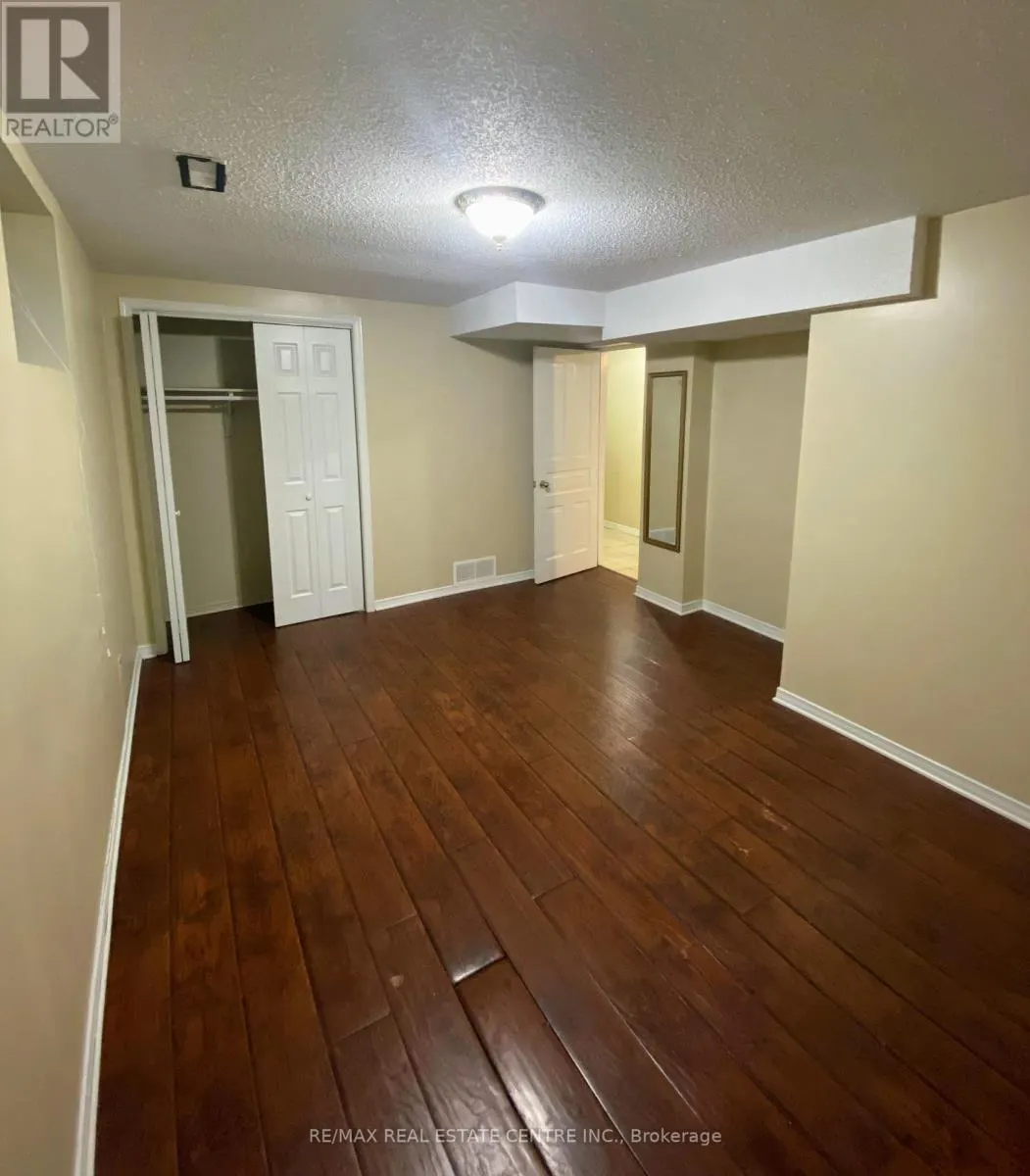 B - 89 ELGIN STREET N
