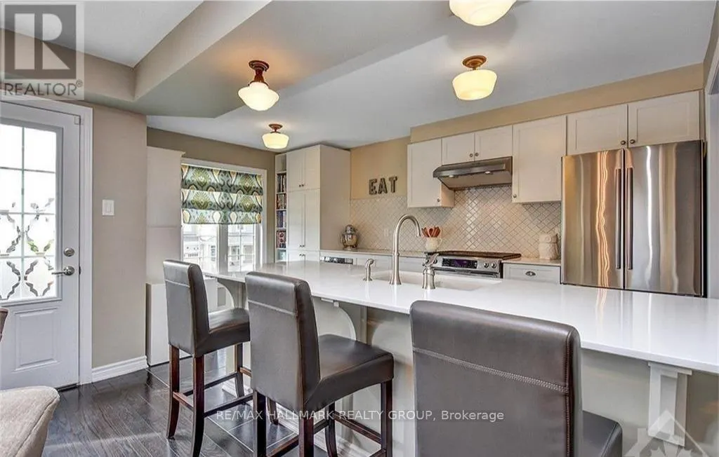445 MEADOWHAWK CRESCENT