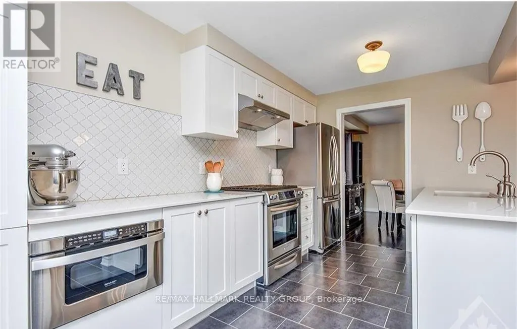 445 MEADOWHAWK CRESCENT