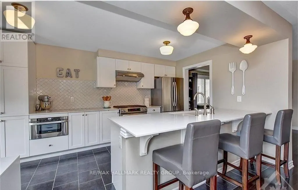 445 MEADOWHAWK CRESCENT