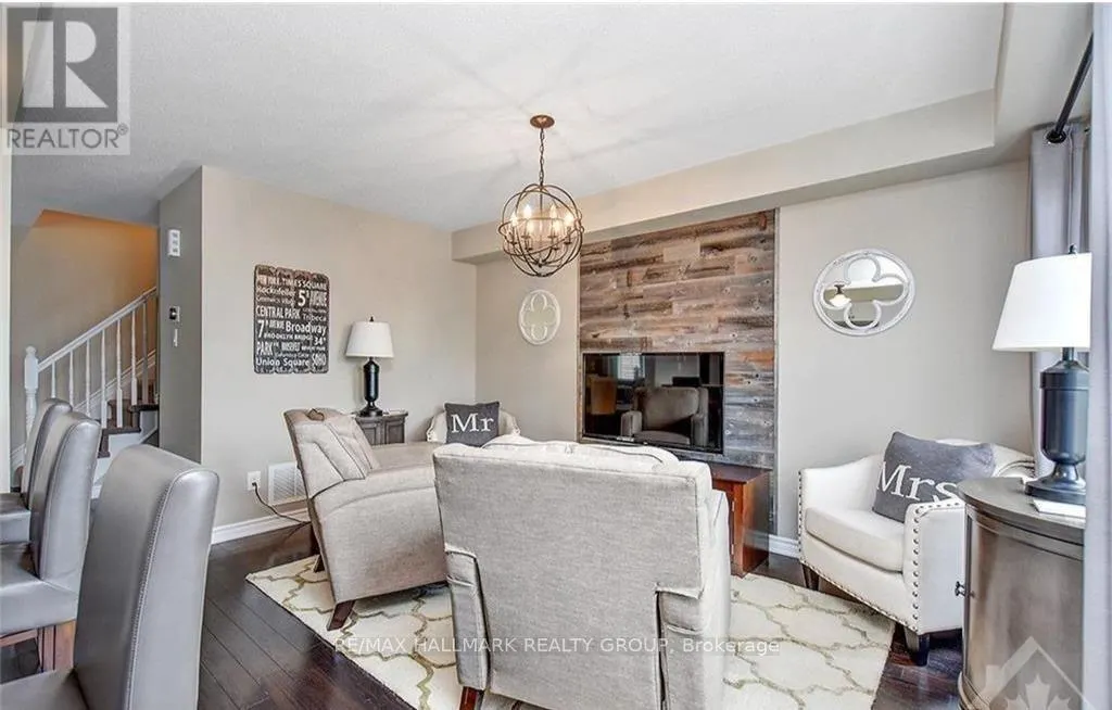 445 MEADOWHAWK CRESCENT