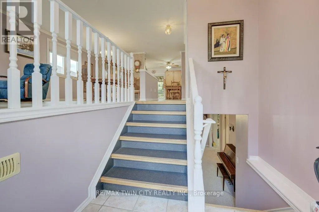 12 BRADBURY CRESCENT