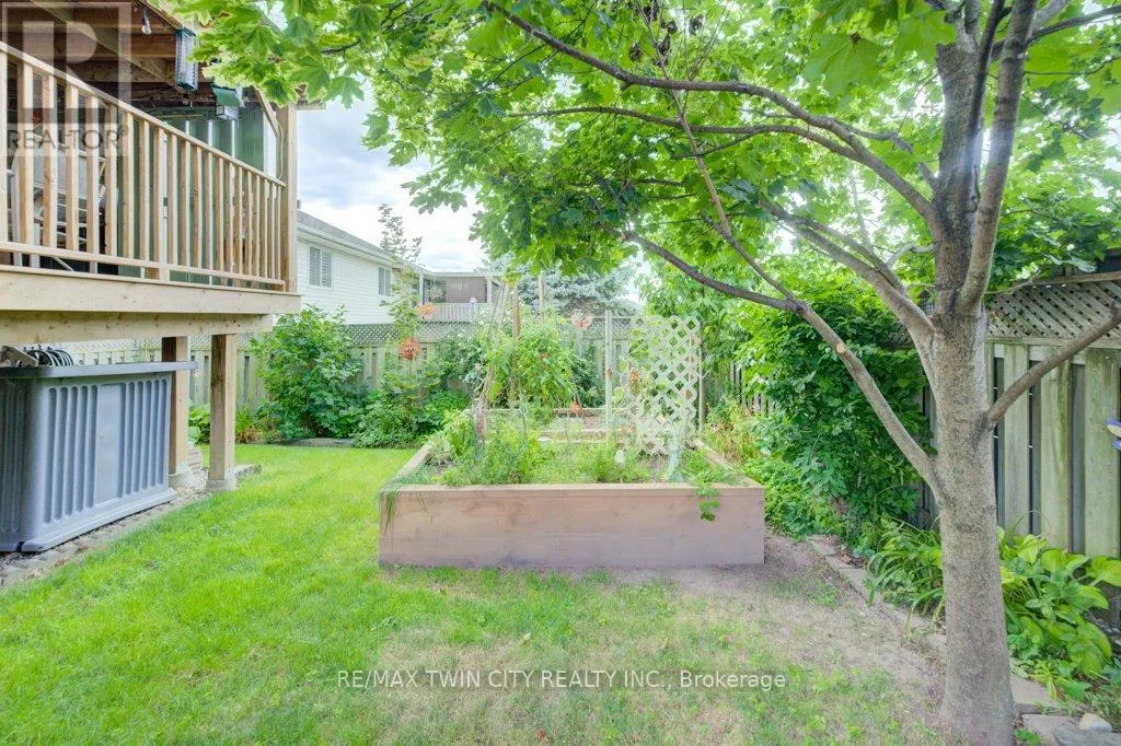 12 BRADBURY CRESCENT