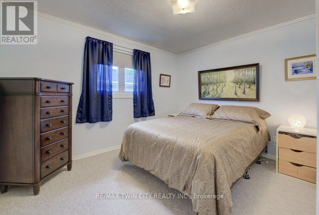 12 BRADBURY CRESCENT