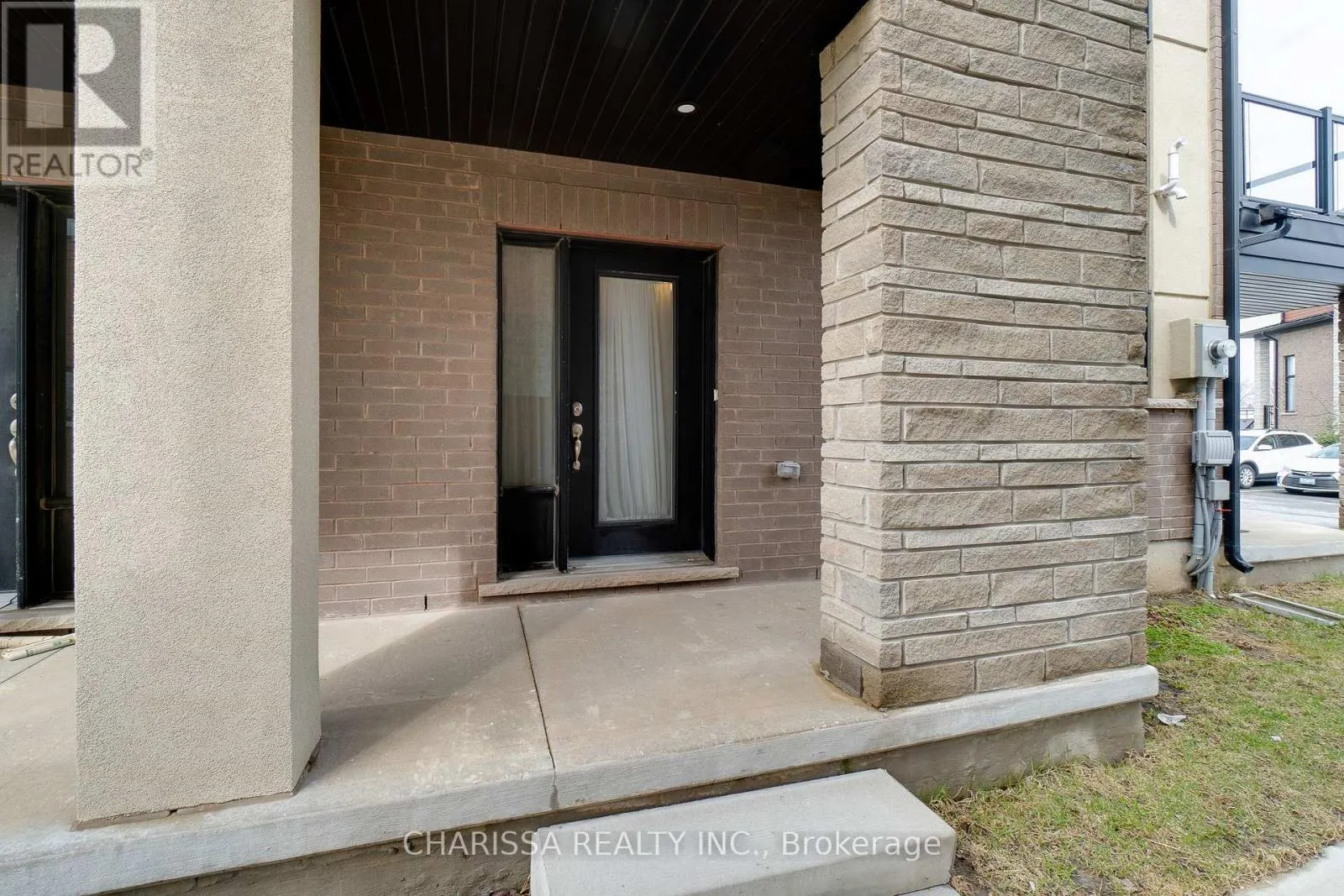 #98 - 590 NORTH SERVICE ROAD
