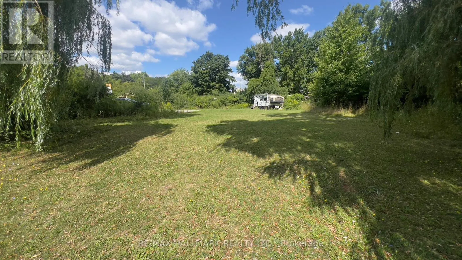 559 DUNDAS STREET E