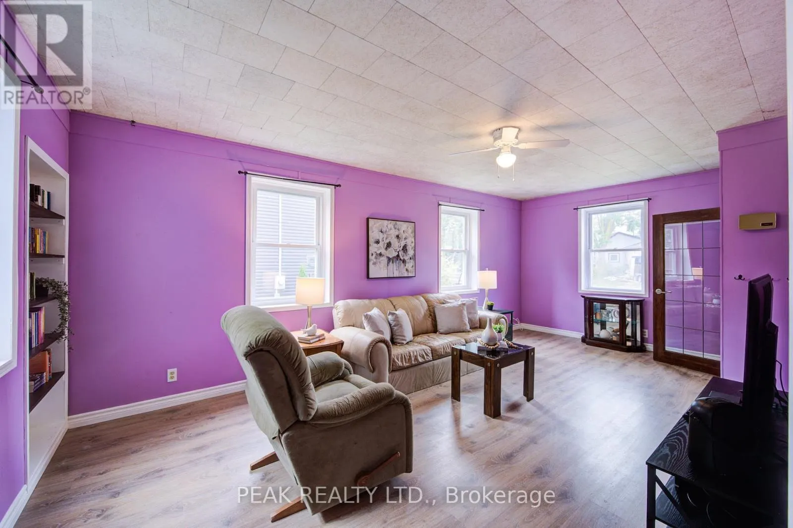 37 DECEW STREET W