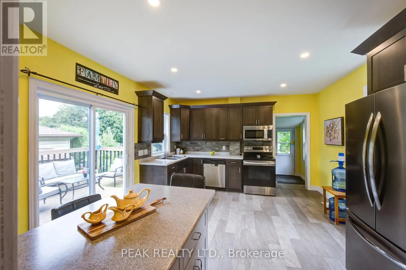 37 DECEW STREET W