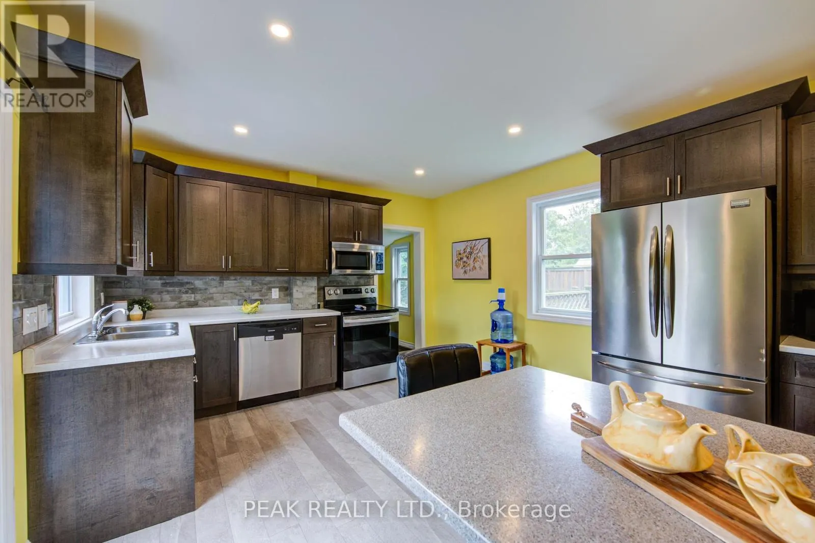 37 DECEW STREET W