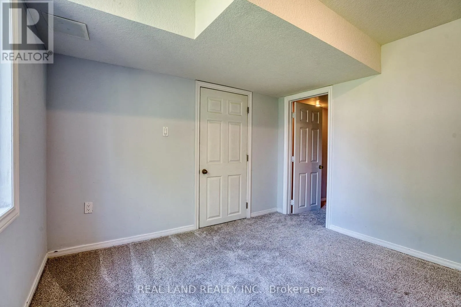 14 - 364 SKYLINE AVENUE