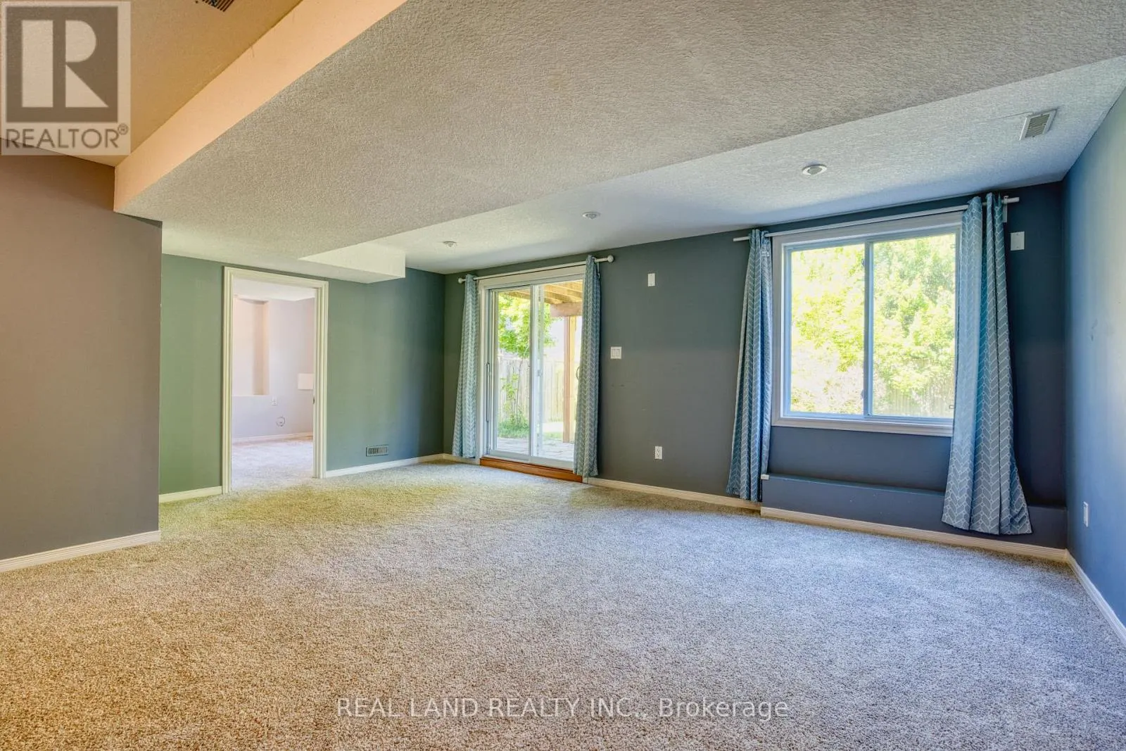 14 - 364 SKYLINE AVENUE