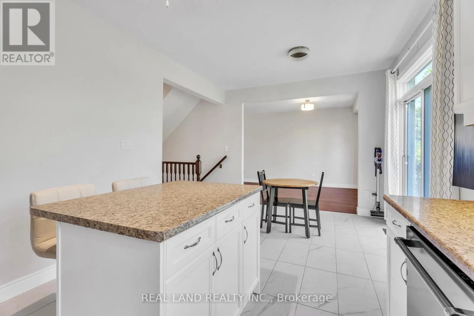 14 - 364 SKYLINE AVENUE