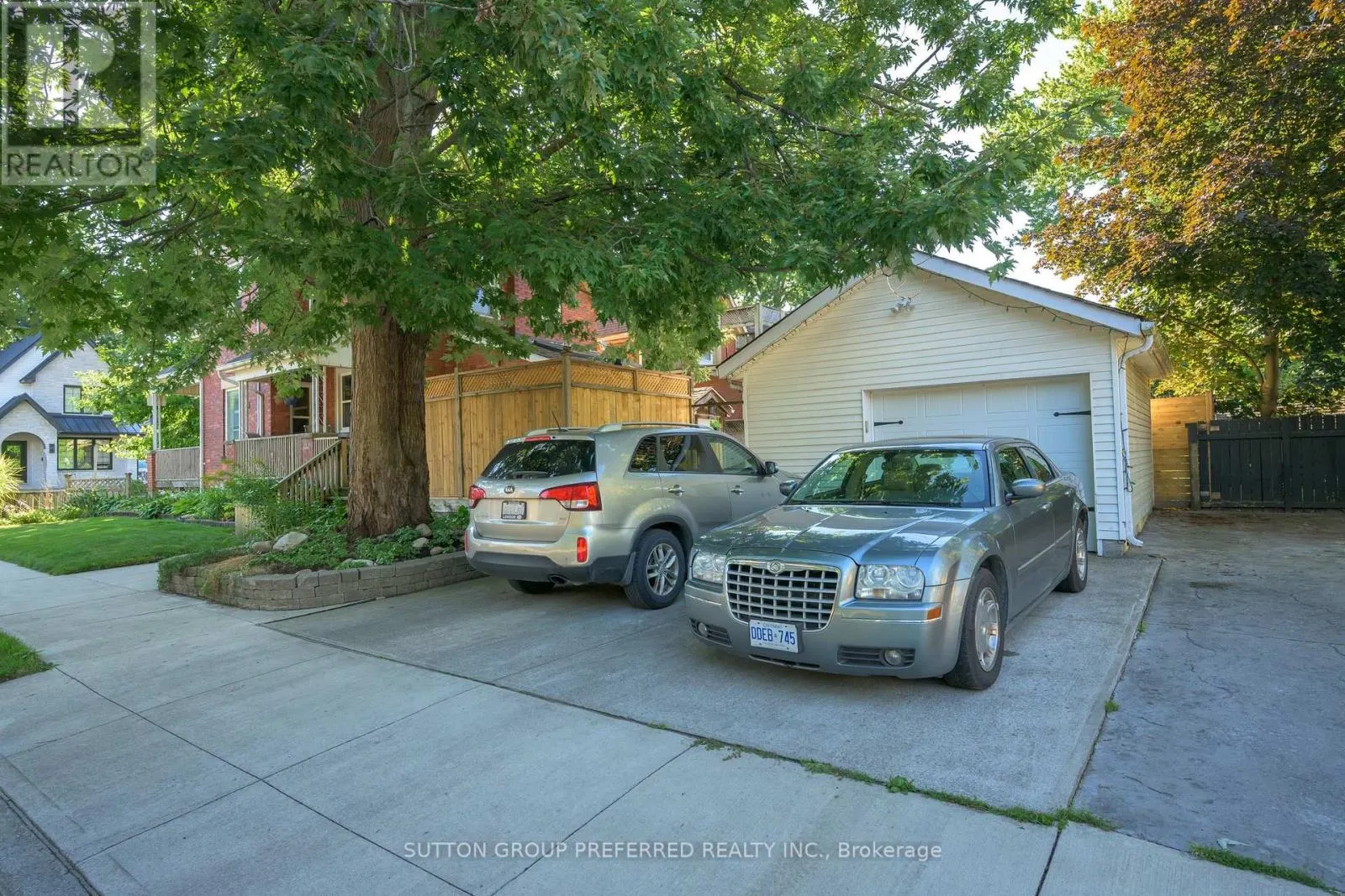 447 WOODMAN AVENUE