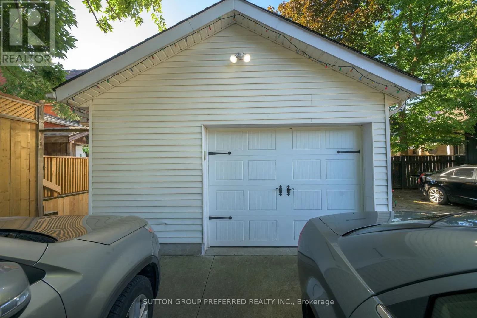 447 WOODMAN AVENUE
