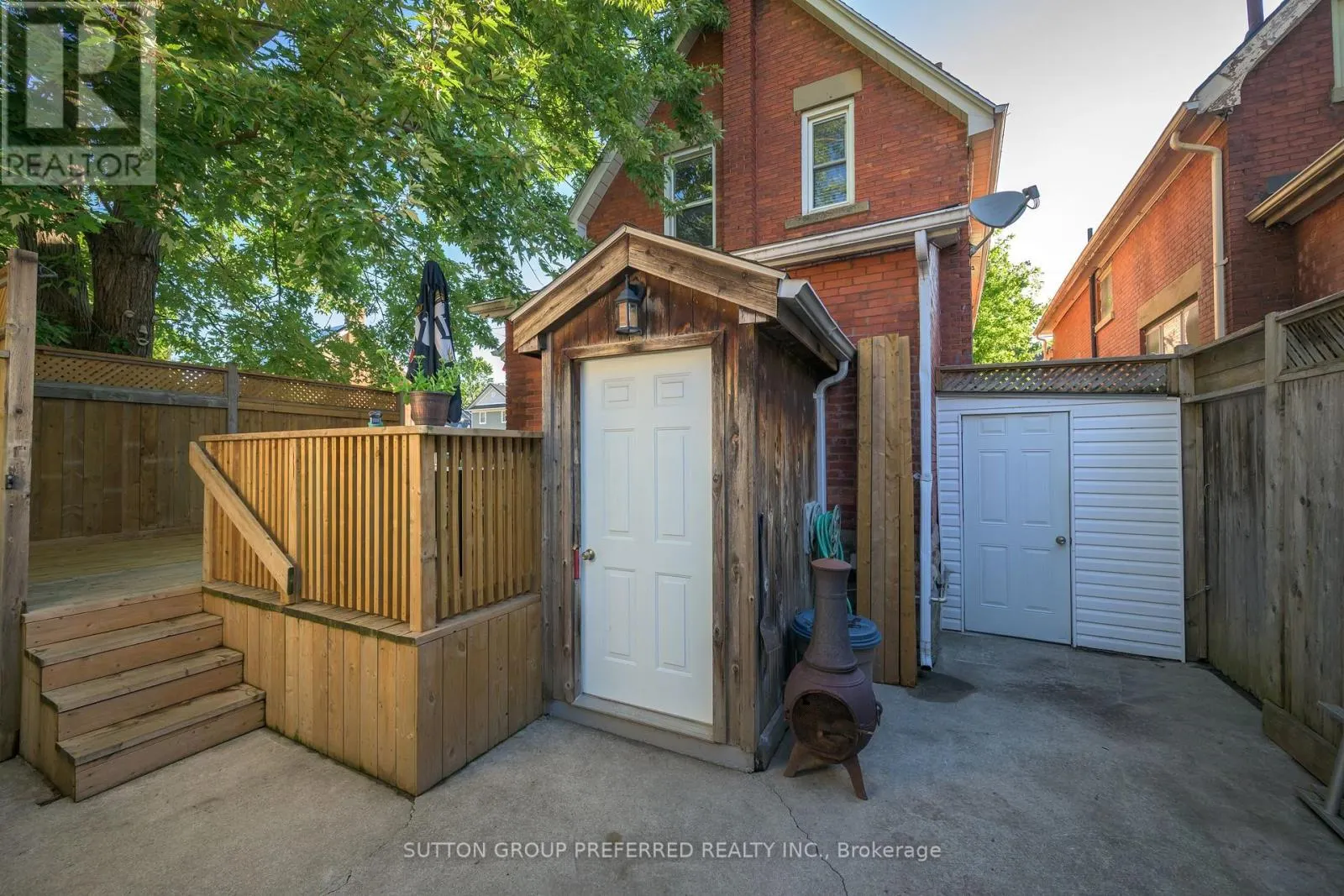 447 WOODMAN AVENUE