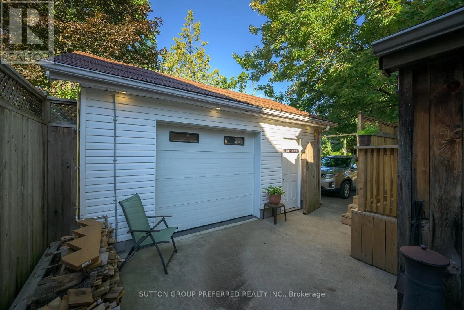 447 WOODMAN AVENUE