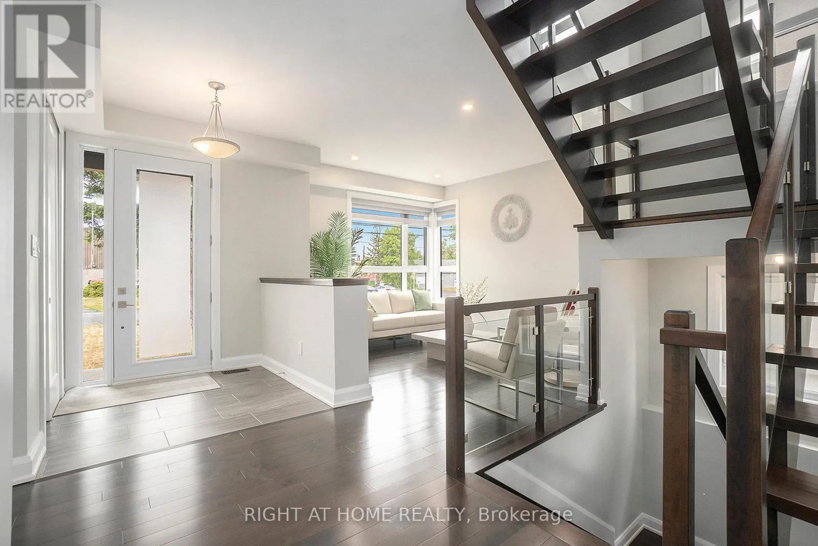 17 RIDEAU HEIGHTS DRIVE
