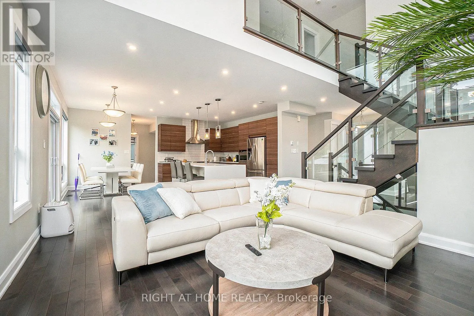 17 RIDEAU HEIGHTS DRIVE