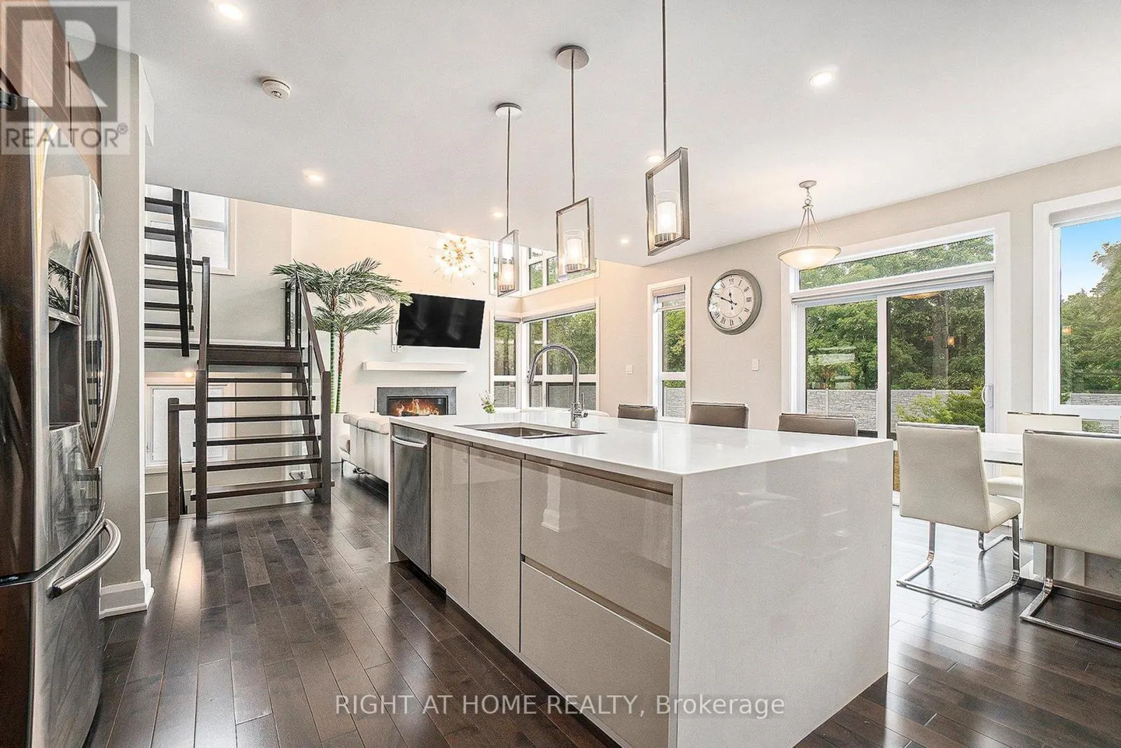 17 RIDEAU HEIGHTS DRIVE