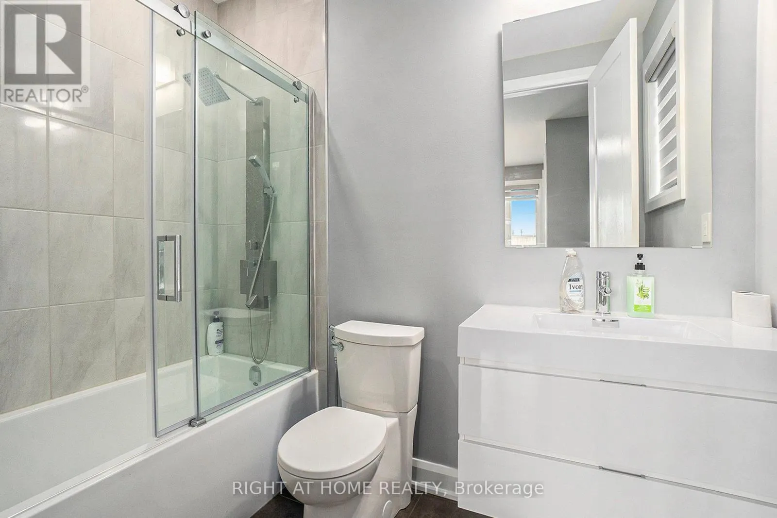 17 RIDEAU HEIGHTS DRIVE