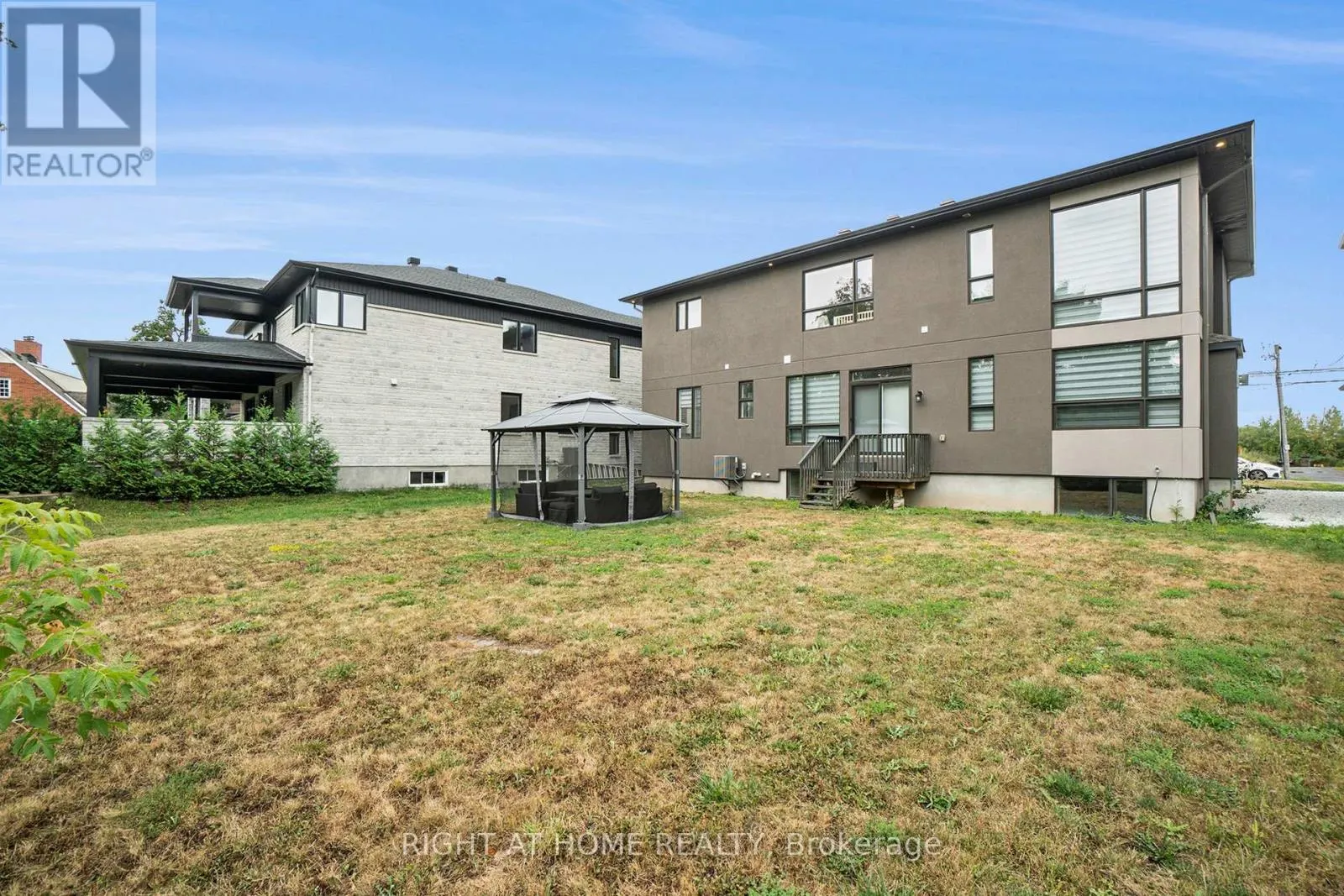 17 RIDEAU HEIGHTS DRIVE