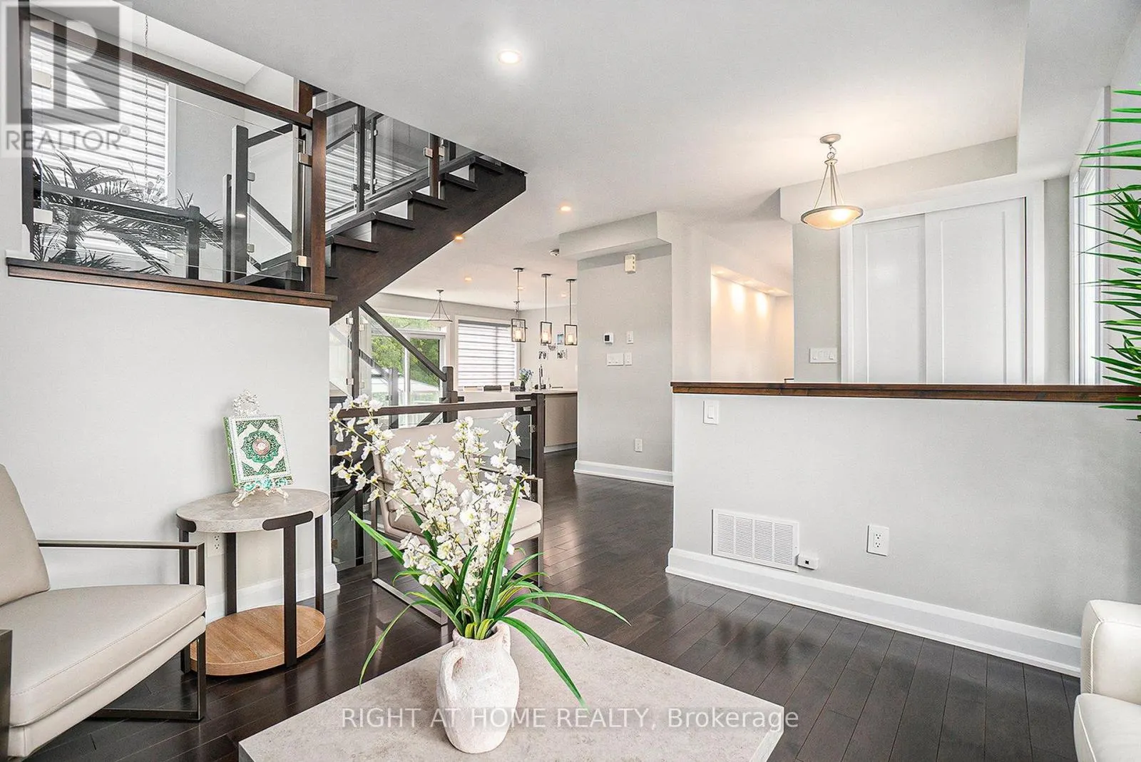 17 RIDEAU HEIGHTS DRIVE