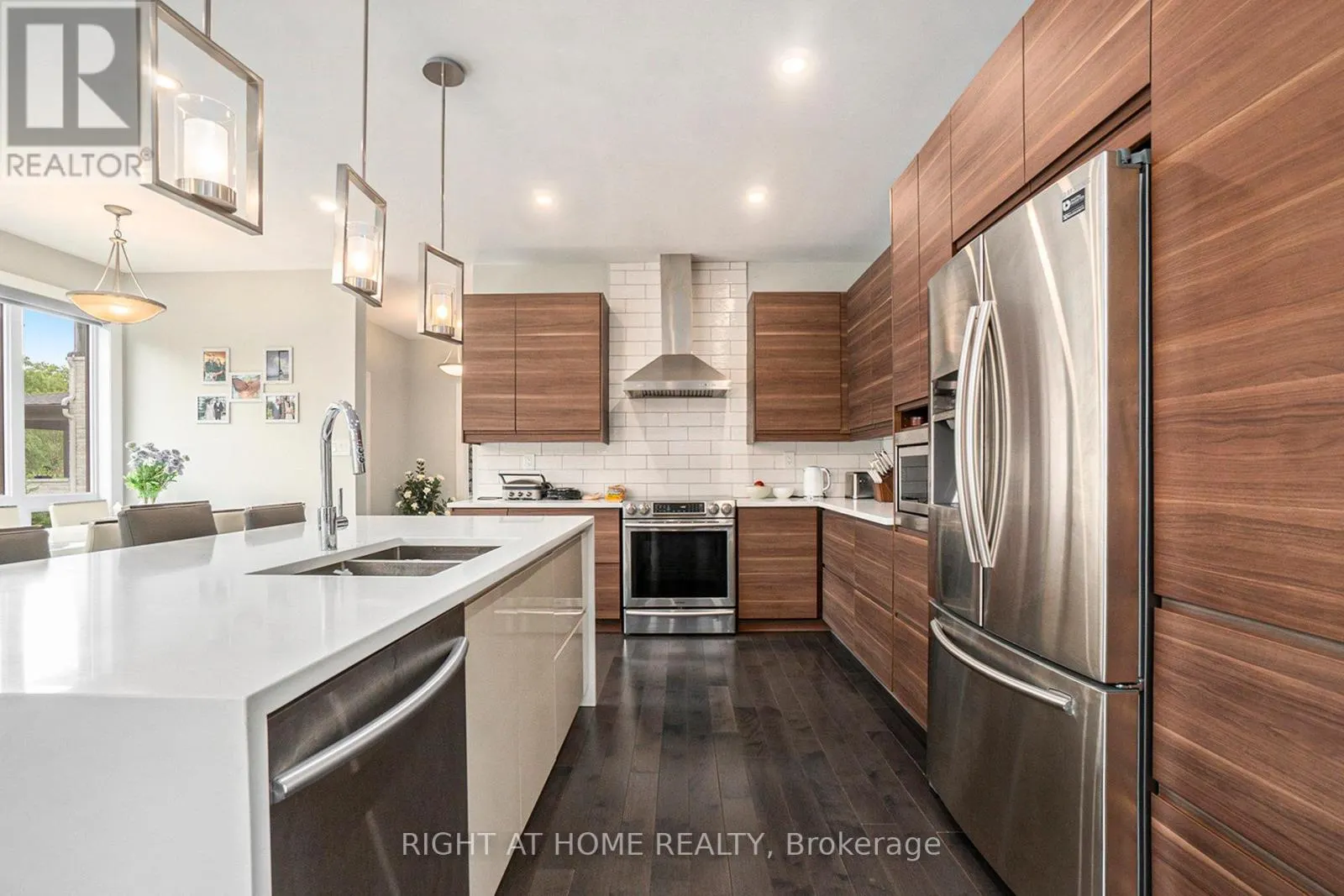 17 RIDEAU HEIGHTS DRIVE