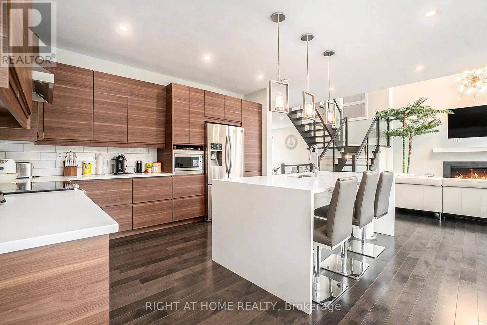 17 RIDEAU HEIGHTS DRIVE