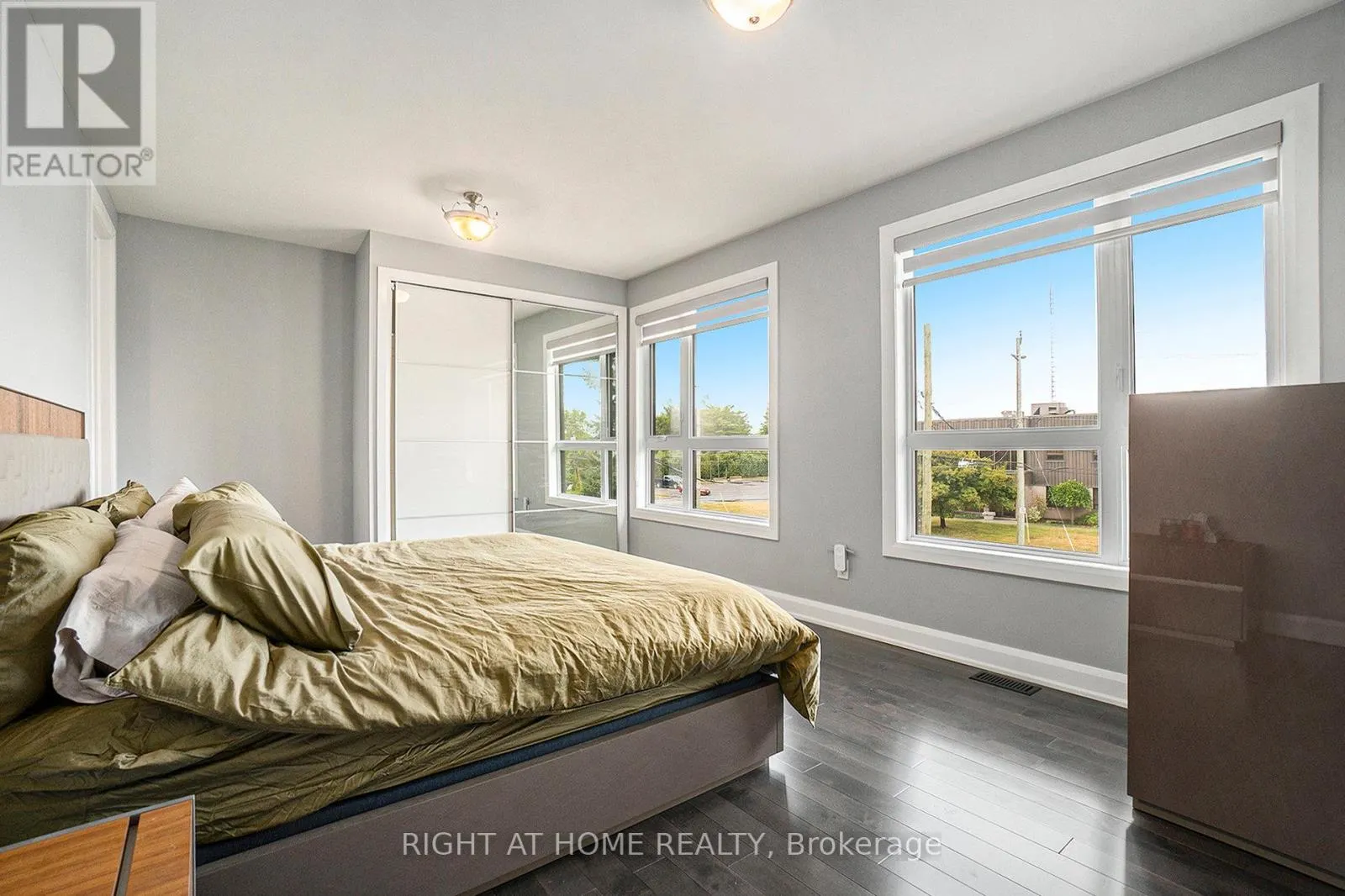 17 RIDEAU HEIGHTS DRIVE