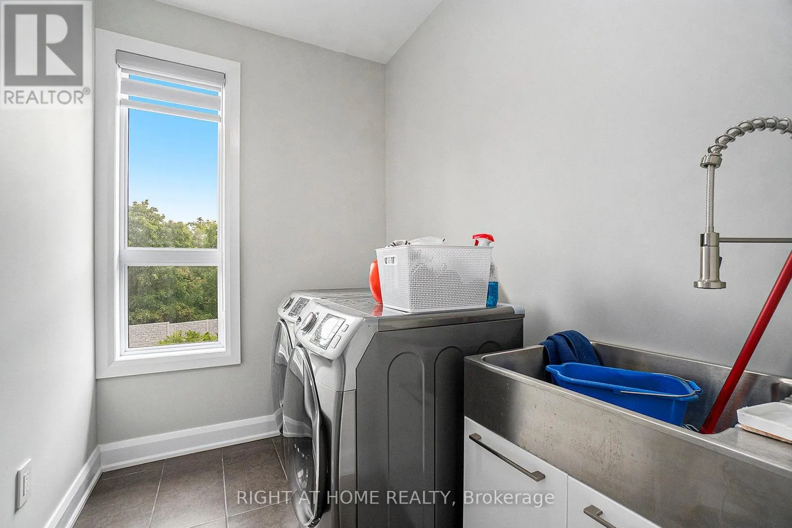 17 RIDEAU HEIGHTS DRIVE