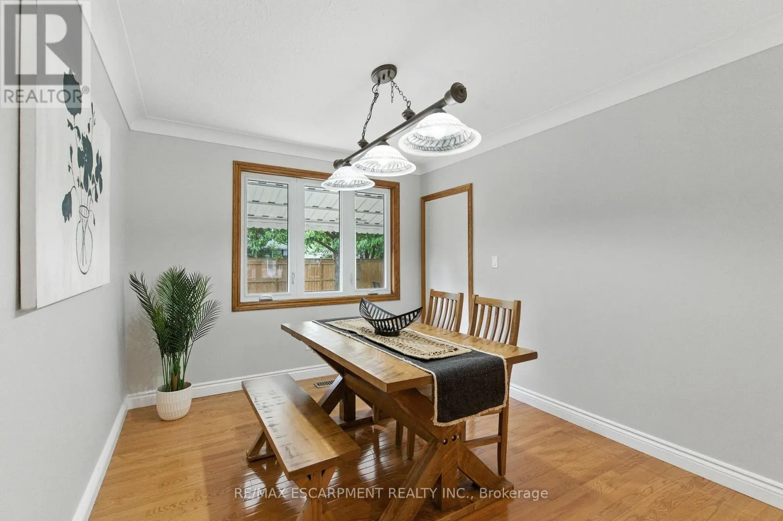 10 SHEFFIELD AVENUE