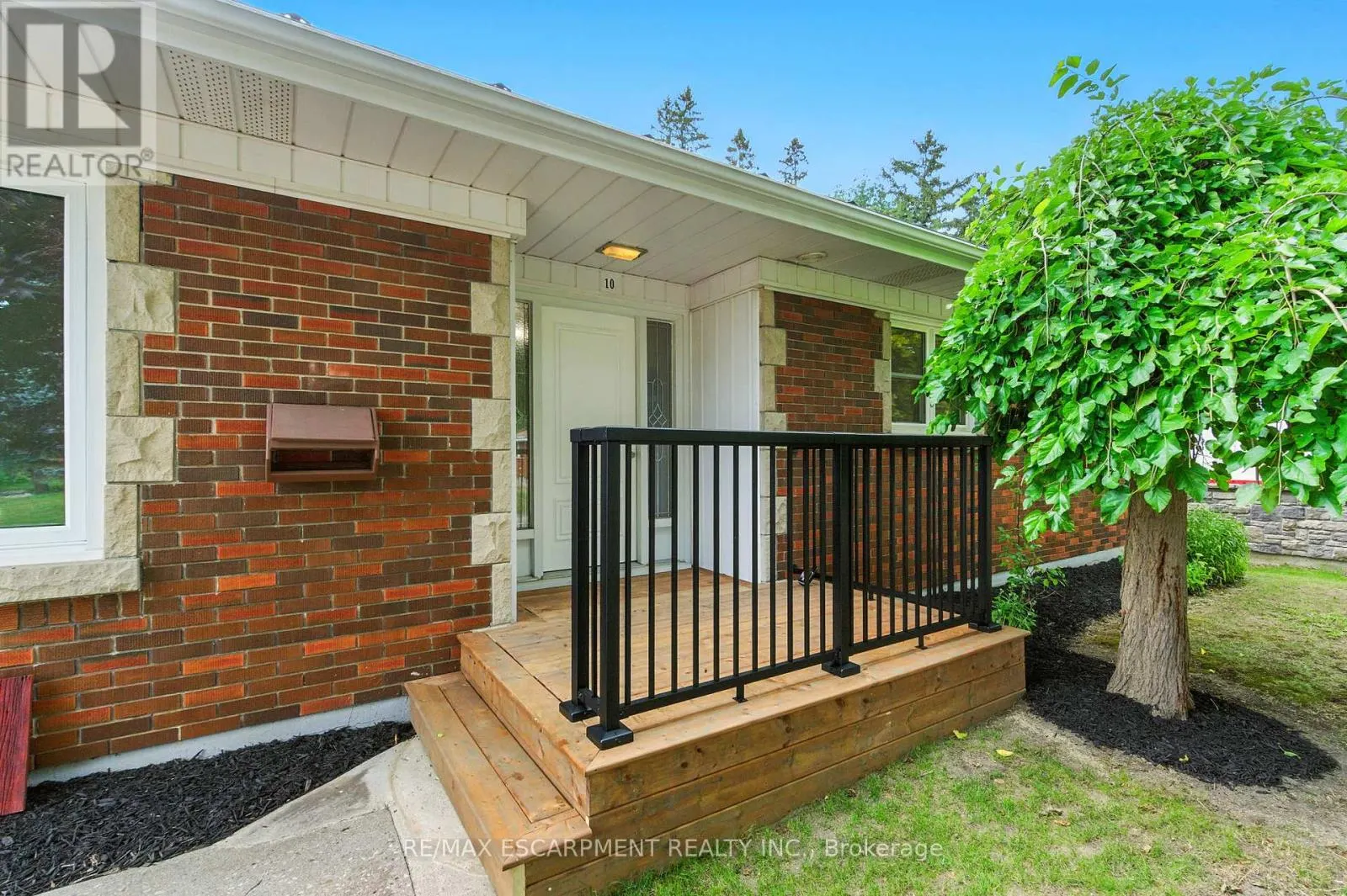 10 SHEFFIELD AVENUE