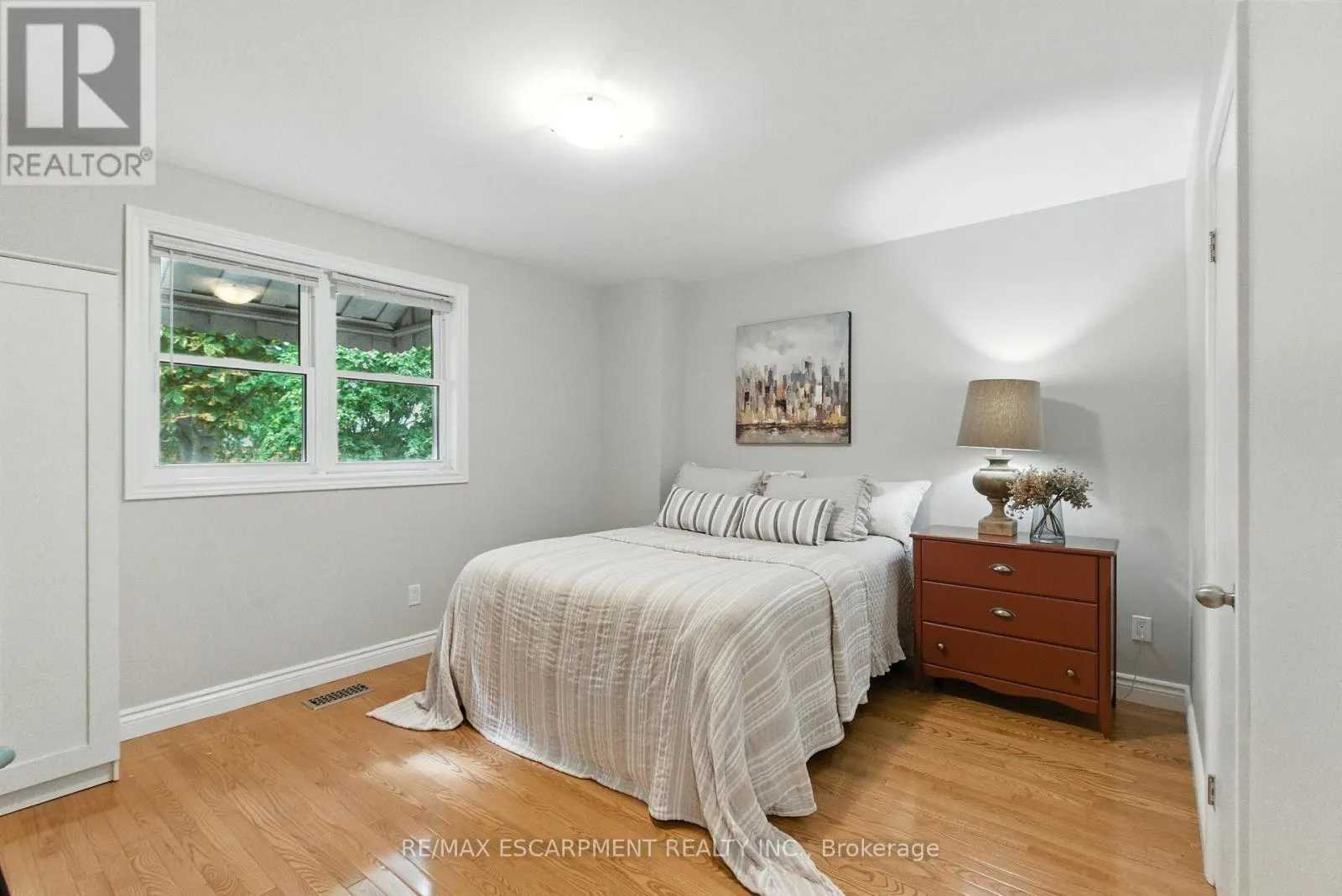 10 SHEFFIELD AVENUE