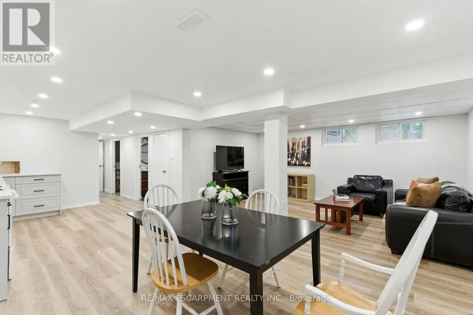 10 SHEFFIELD AVENUE