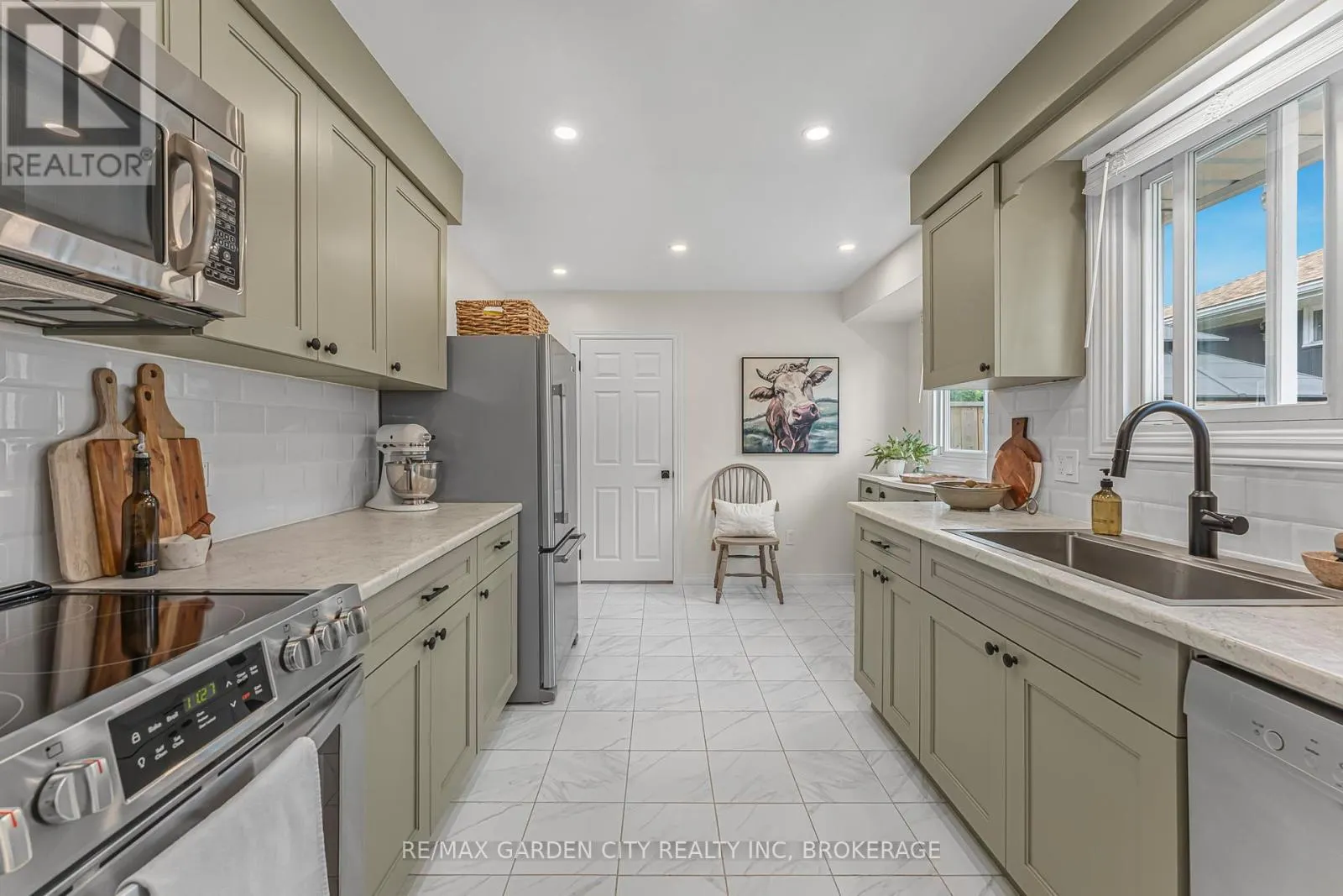 92 GLEN PARK DRIVE