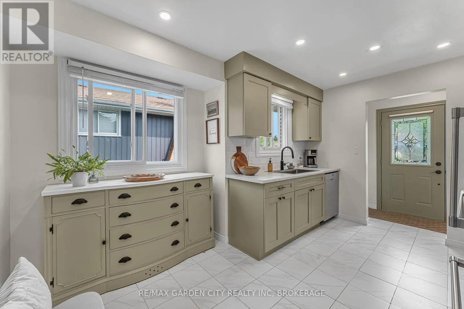 92 GLEN PARK DRIVE