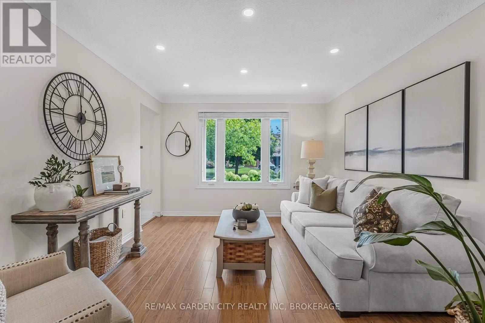 92 GLEN PARK DRIVE
