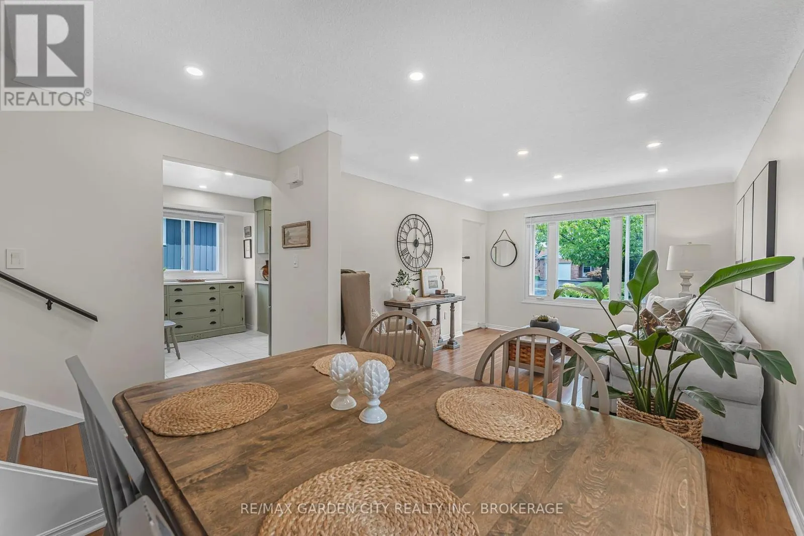 92 GLEN PARK DRIVE
