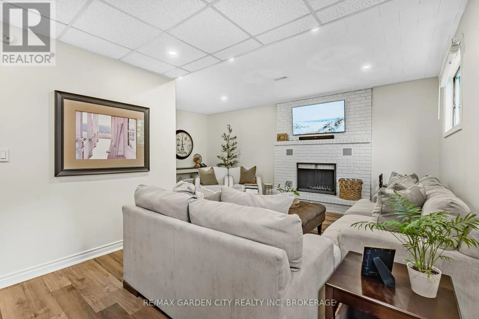 92 GLEN PARK DRIVE