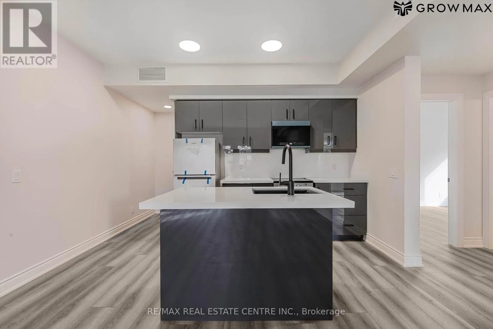 202-2B - 261 KING STREET E
