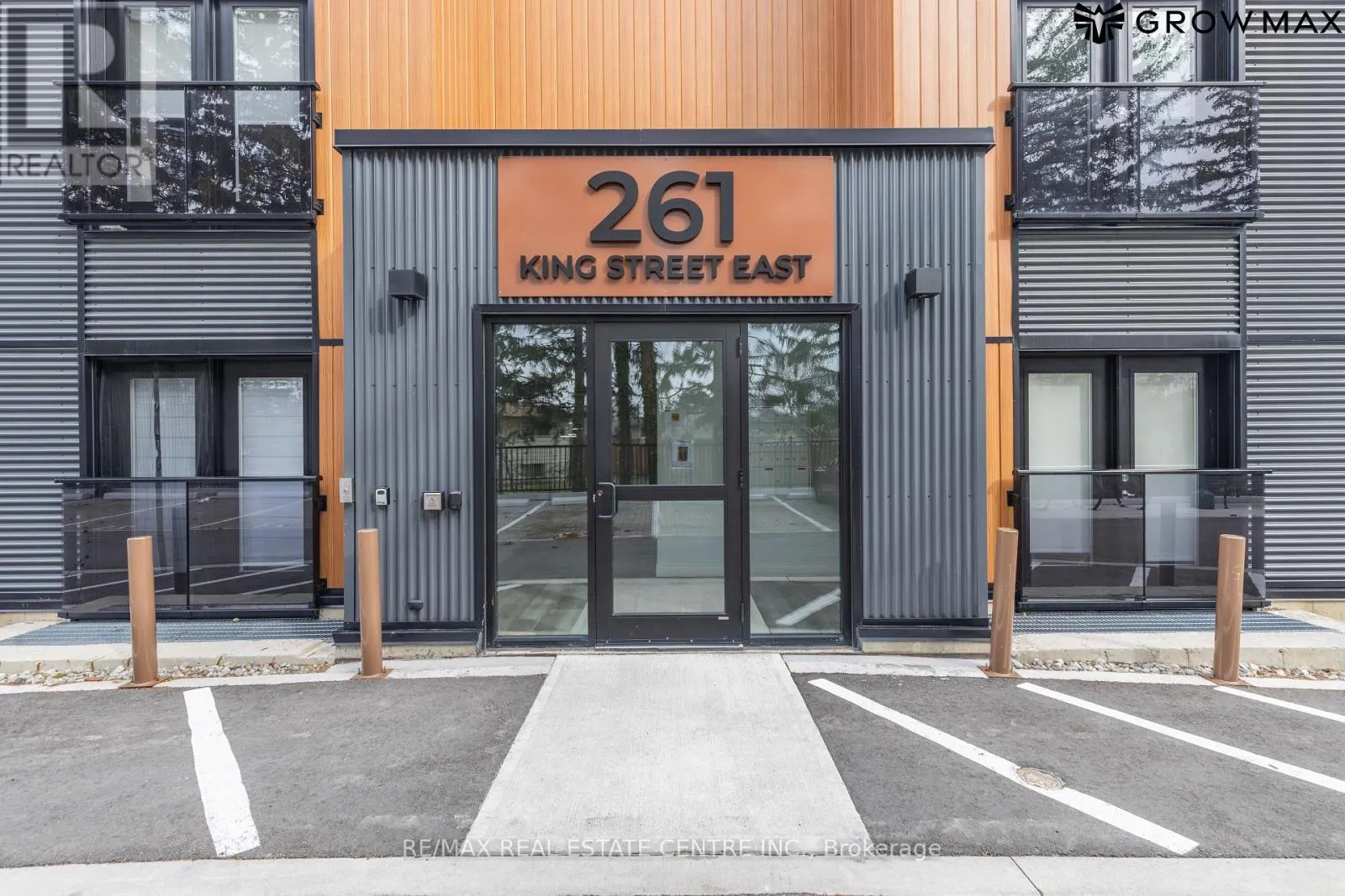 202-2B - 261 KING STREET E