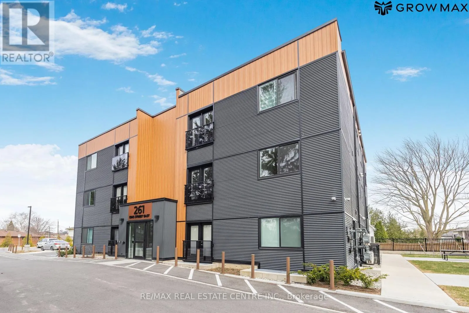 202-2B - 261 KING STREET E