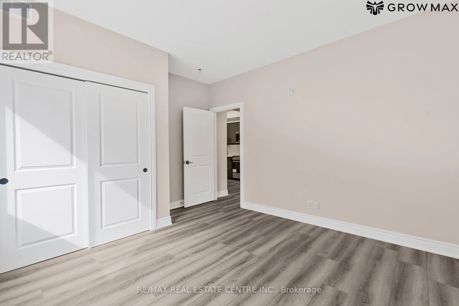 202-2B - 261 KING STREET E
