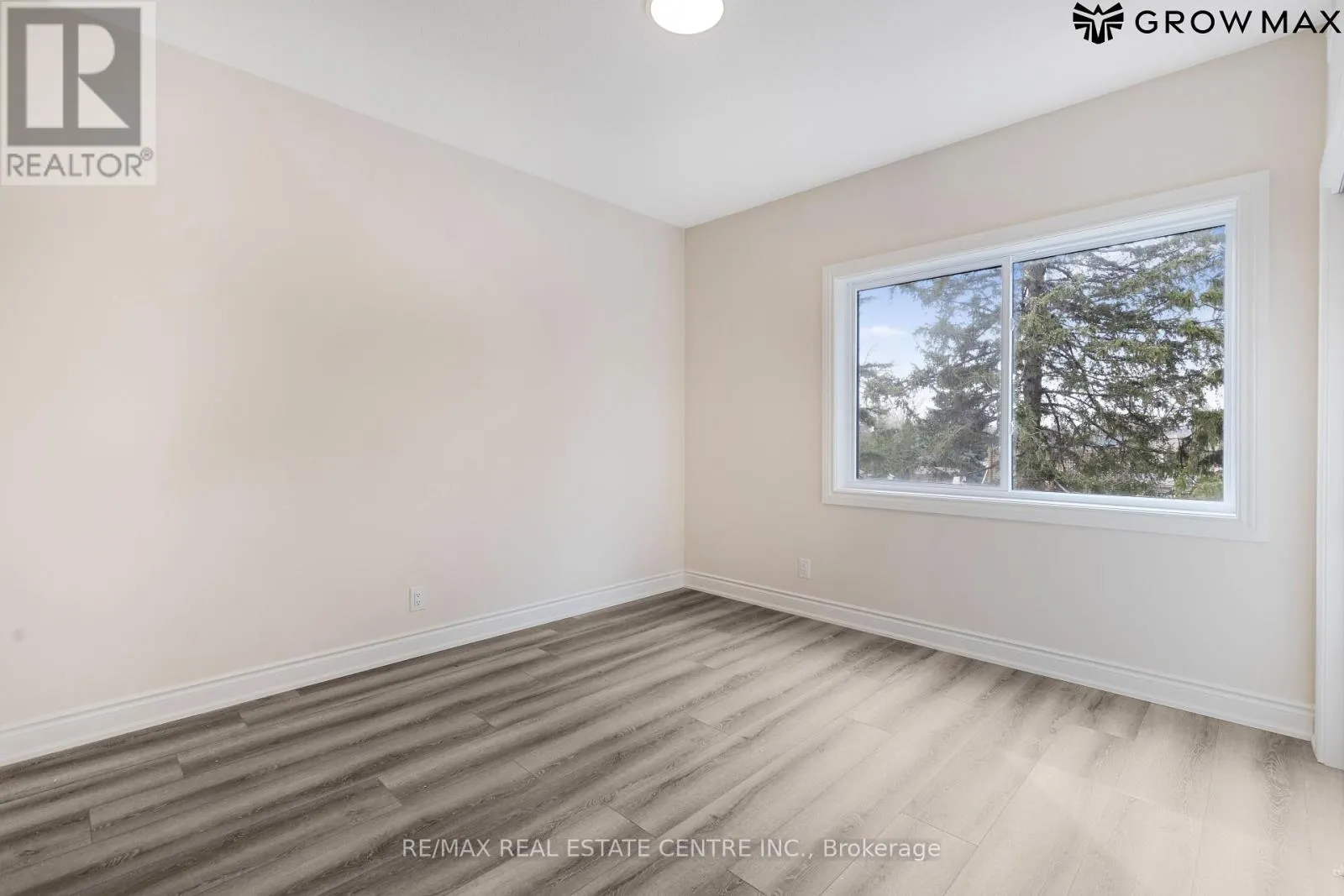 202-2B - 261 KING STREET E