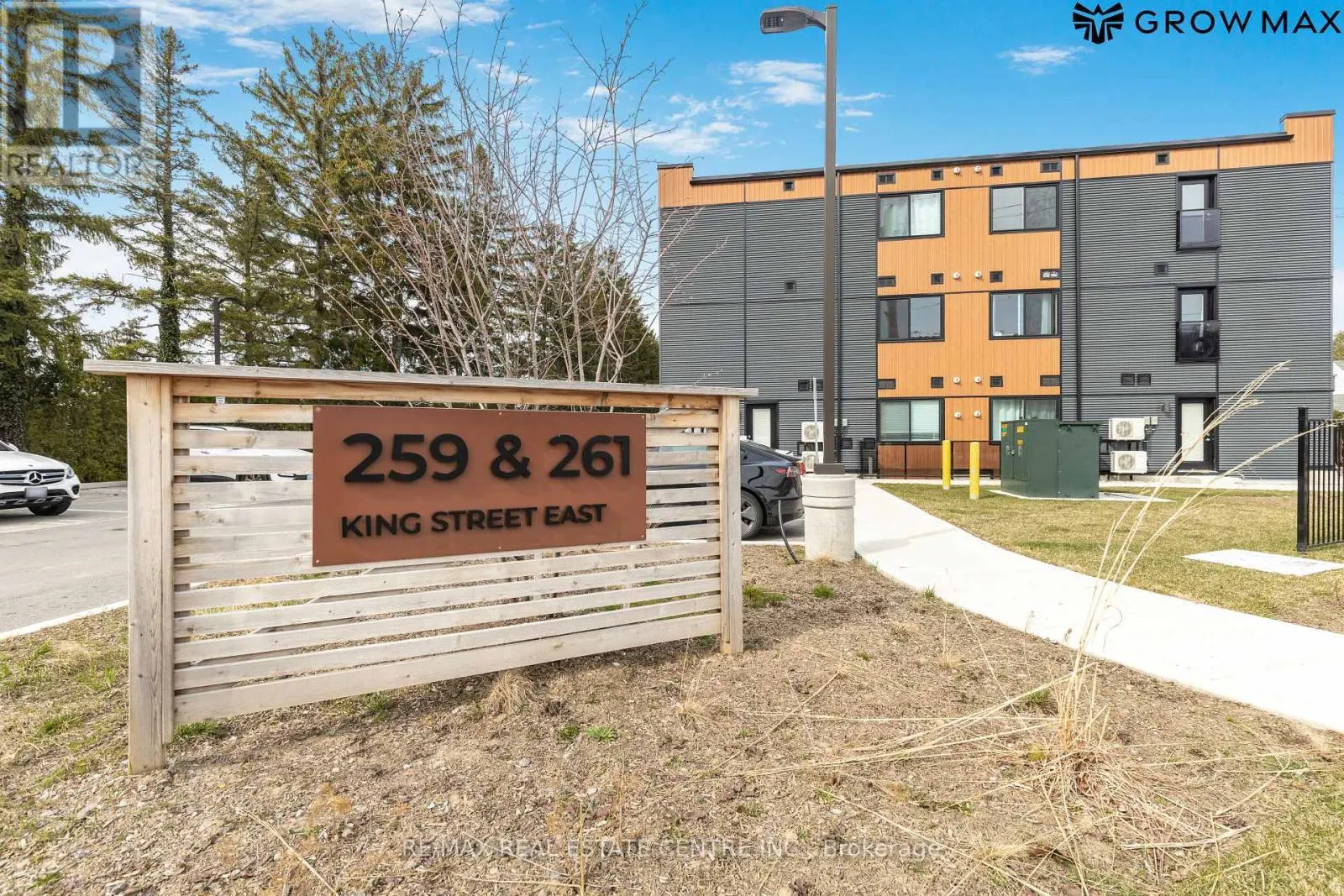 202-2B - 261 KING STREET E