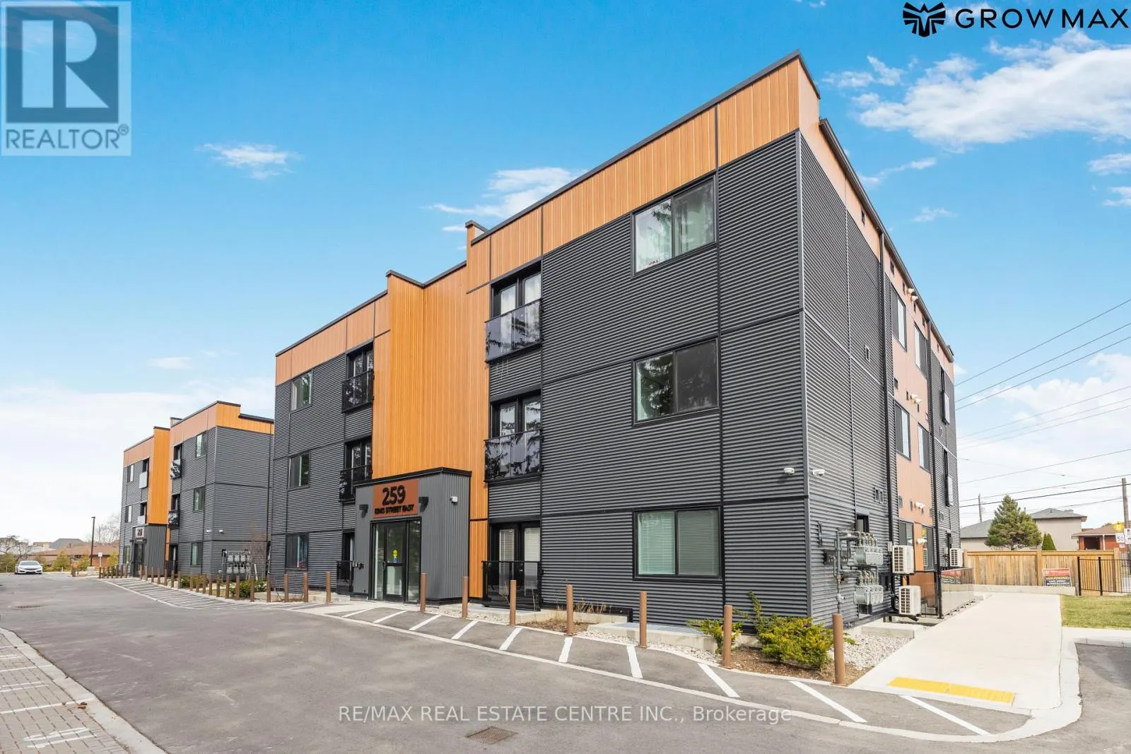 202-2B - 261 KING STREET E