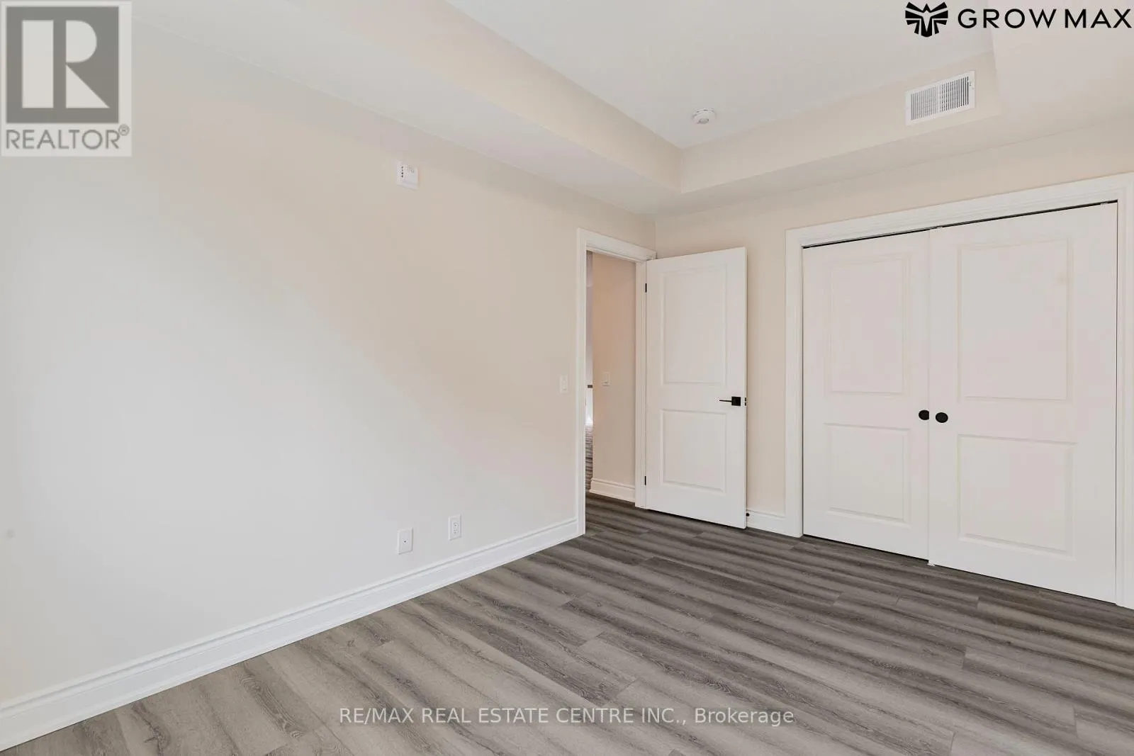 202-2B - 261 KING STREET E