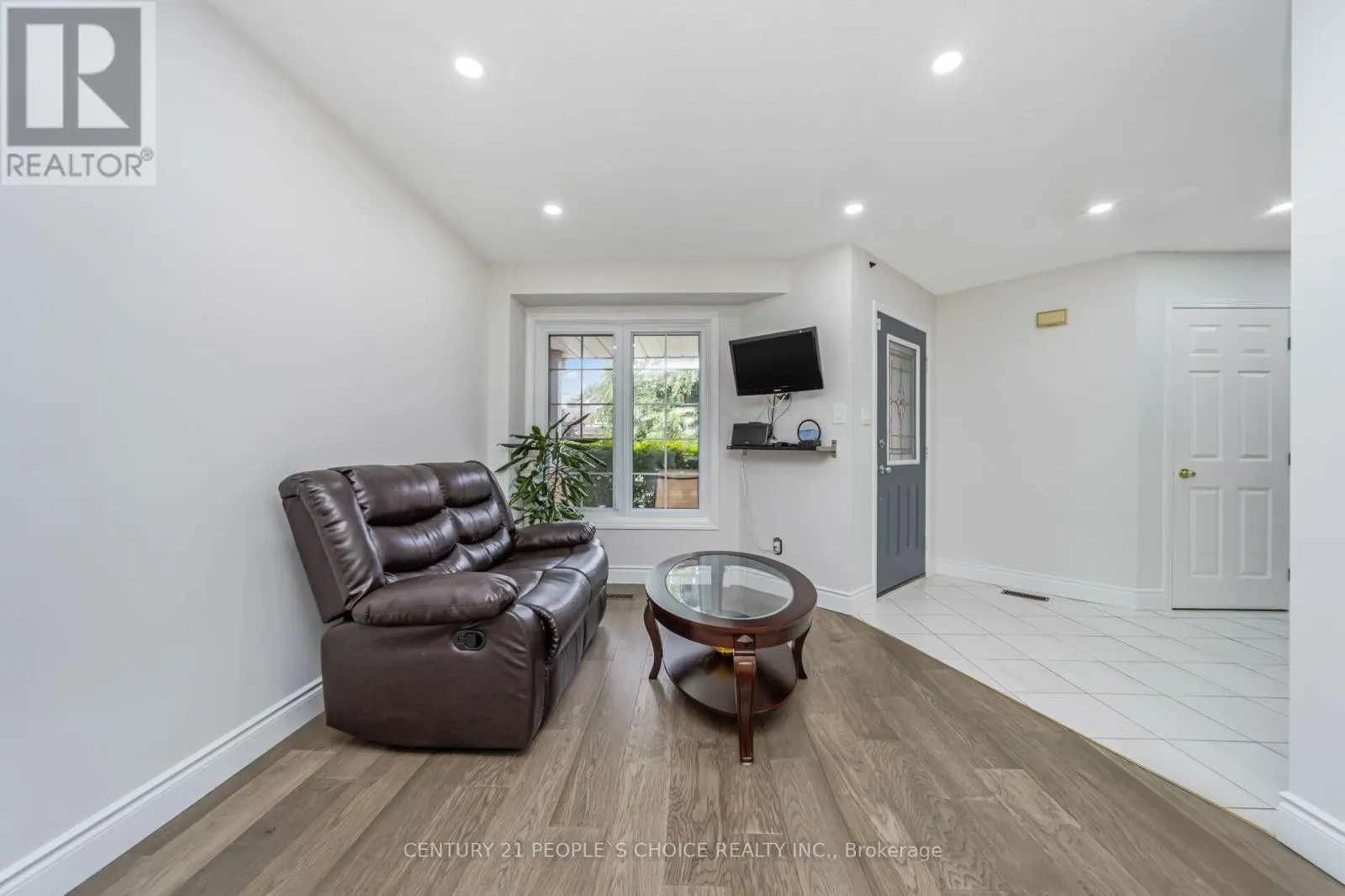 10 HILLGARDEN DRIVE